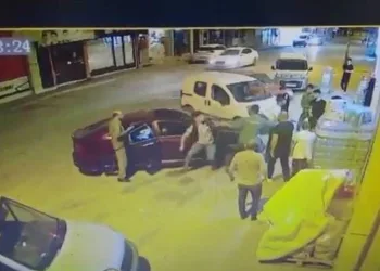 Bursa’da market önünde yumruklu kavga