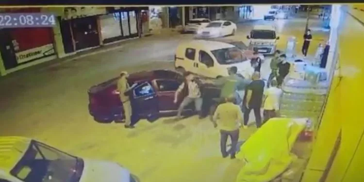 Bursa’da market önünde yumruklu kavga
