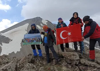 Bursalı dağcılar Hasan Dağı’na tırmandı