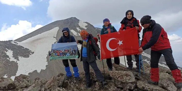 Bursalı dağcılar Hasan Dağı’na tırmandı