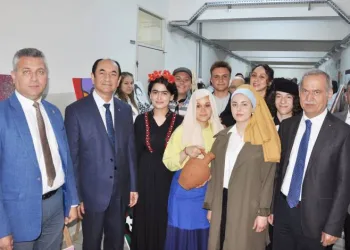 Bursa’da öğrenciler ünlü ressamları canlandırdı
