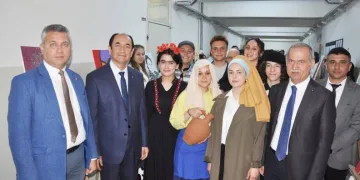 Bursa’da öğrenciler ünlü ressamları canlandırdı