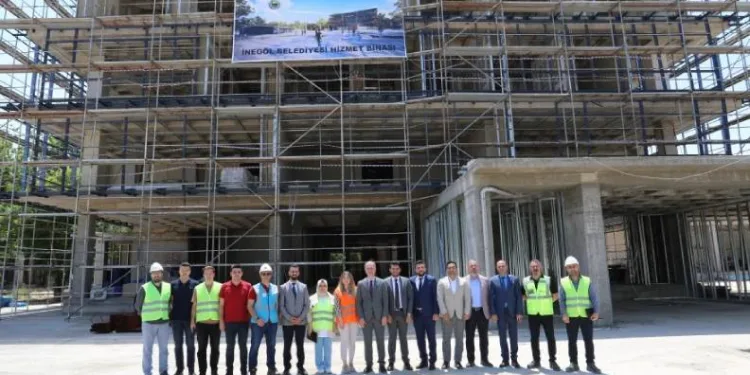 İnegöl’ün yeni hizmet binasında çalışmalar hızlandı