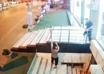 Bursa’da hırsızlar başladığı işi yarım bırakmadı