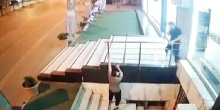 Bursa’da hırsızlar başladığı işi yarım bırakmadı