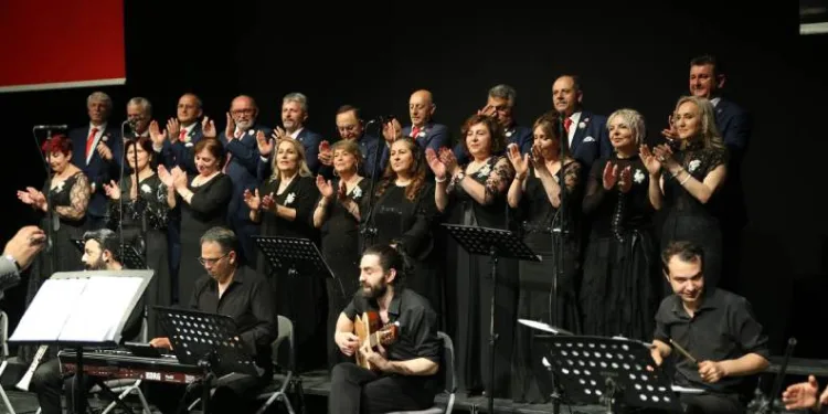 Bursa’da Muhtarlar Korosu’ndan müzik ziyafeti