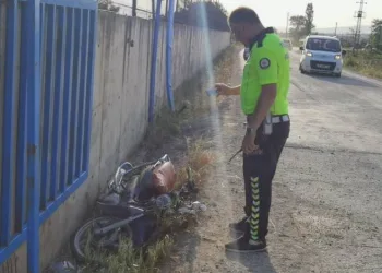 Bursa’da selfie çekerken kanala düştüler