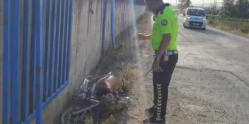 Bursa’da selfie çekerken kanala düştüler