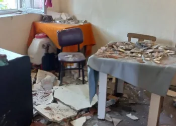 Kahvehanede çay içerlerken tavan çöktü: 1’i ağır 2 yaralı