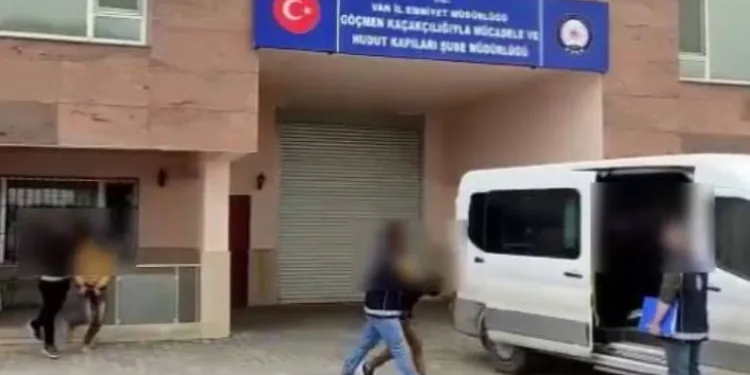 Göçmen kaçakçılığı yapan 8 organizatör tutuklandı