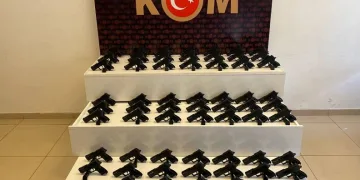 Çorap kutularının içinden cephanelik çıktı