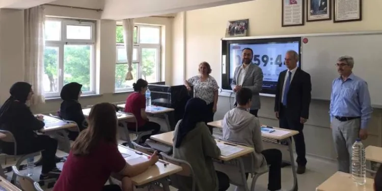 Bursa Mustafakemalpaşa belediyesinden öğrencilere destek
