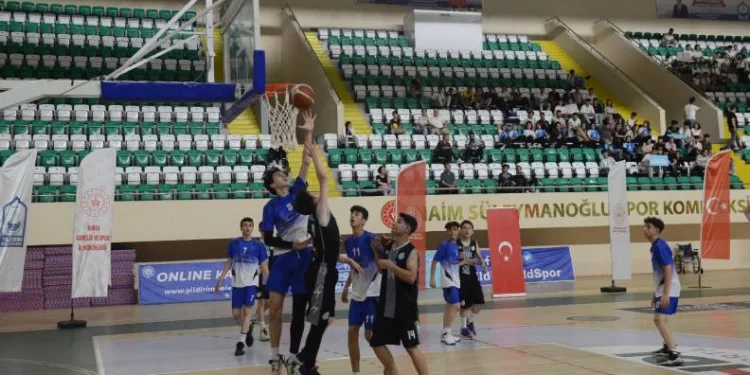 Bursa Yıldırım’da Okul Sporları Şenliği