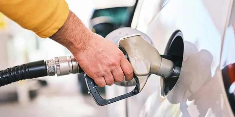 Benzine bu gece yarısı zam geliyor