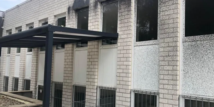 Almanya’da camiye ırkçı saldırı