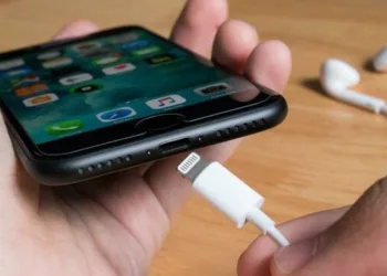Apple, iPhone’daki şarj soketlerini değiştiriyor