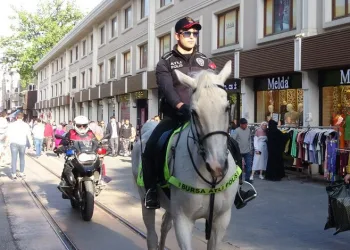 Bursa’da caddelerin güvenliği atlı polislere emanet