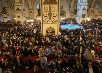Bursalılar bayram namazı için camilere akın etti