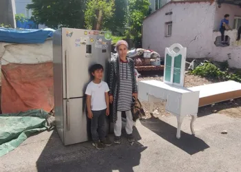 Bursa’da ev sahibi 3 çocuklu aileyi sokağa attı