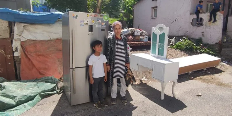 Bursa’da ev sahibi 3 çocuklu aileyi sokağa attı