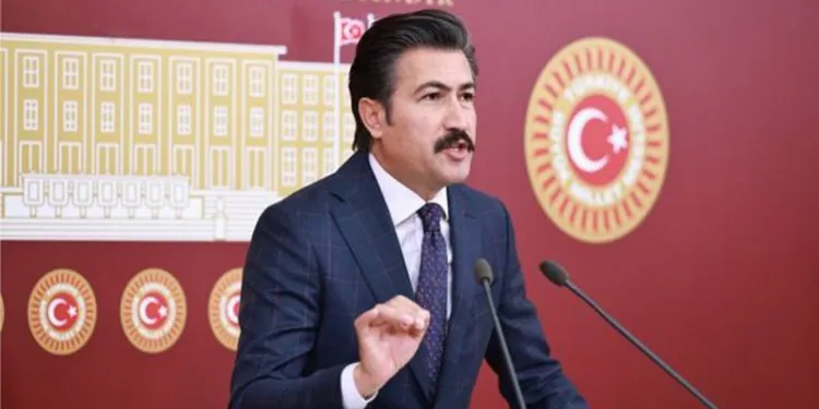 AK Partili Cahit Özkan görevden alındı