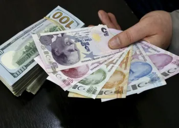 Dolar 15 liranın üzerini gördü