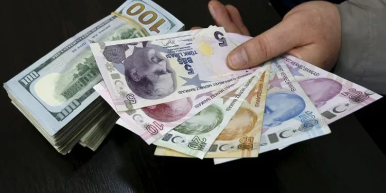 Dolar 15 liranın üzerini gördü