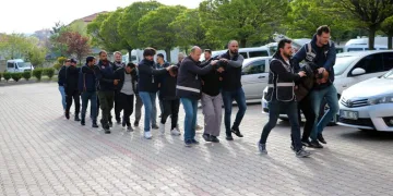 Yozgat’ta DEAŞ’a şafak operasyonu: 10 gözaltı