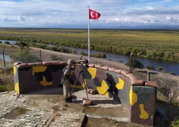 Yunanistan sınırında 21 terörist yakalandı