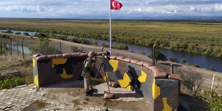 Yunanistan sınırında 21 terörist yakalandı