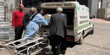 Keneyi eliyle ezince hayatını kaybetti