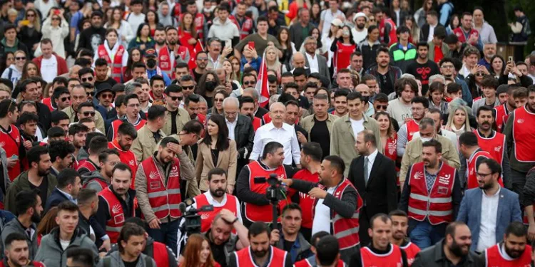 Kılıçdaroğlu gençlerle Anıtkabir’e yürüdü