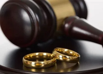 Maaşa el koymak boşanma sebebi sayıldı