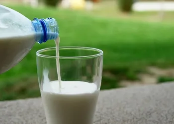 Çiğ süte bir zam daha geldi