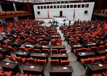 Meclis’te vekiller arasında FETÖ tartışması