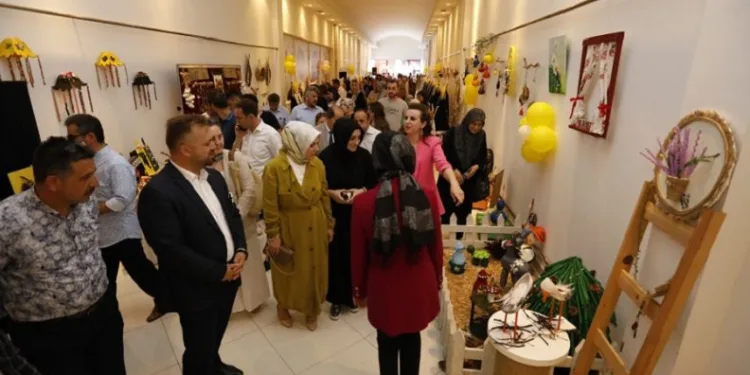 Bursa İnegöl’de engelli öğrencilerin el emekleri sergilendi