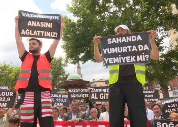 İYİ Parti Bursa’dan tahta bacaklı zam protestosu