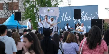 Bursa’da öğrenciler Anıl Can konseri ile coştu