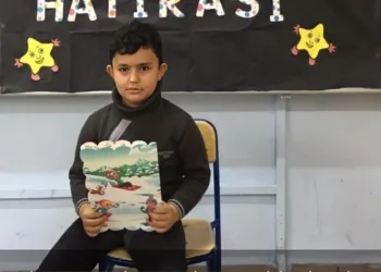 Eyüpsultan’da inşaat demirine saplanarak hayatını kaybeden çocuk son yolculuğuna uğurlandı