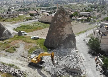 Kapadokya’da kaçak yapıların yıkımına yeniden başlandı