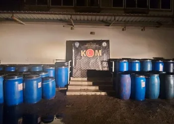 Hatay’da 10 ton kaçak içki ele geçirildi