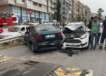 İntihar girişimini izlerken 5 araç kaza yaptı: 5 yaralı