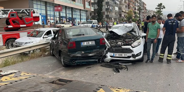 İntihar girişimini izlerken 5 araç kaza yaptı: 5 yaralı