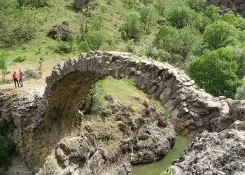 2 bin yıllık köprü yıllara meydan okuyor