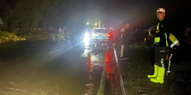 Selden kapanan Nevşehir-Aksaray karayolu trafiğe yeniden açıldı