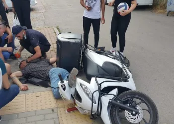 Bursa’da motokurye otomobille çarpıştı