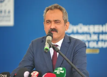Bakan Mahmut Özer: “Gençlerimize güveniyoruz”