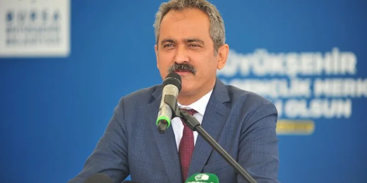 Bakan Mahmut Özer: “Gençlerimize güveniyoruz”