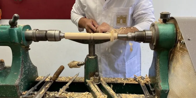 Ahşap ustası mesleğini gelecek nesillere aktarmak istiyor
