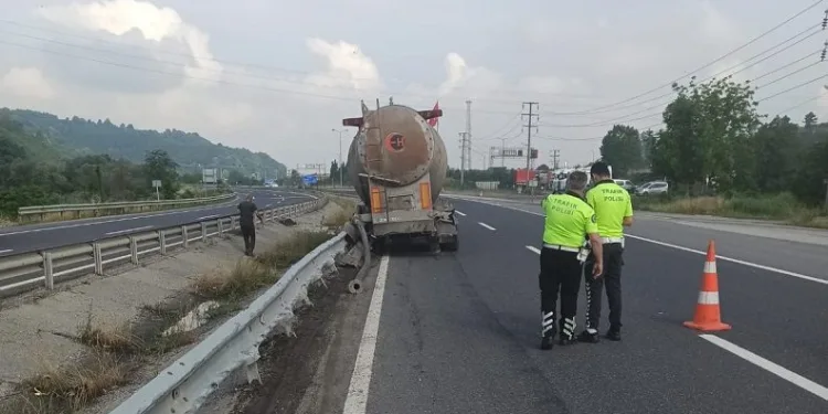 Düzce’de yokuş aşağı inen tankerin freni patladı